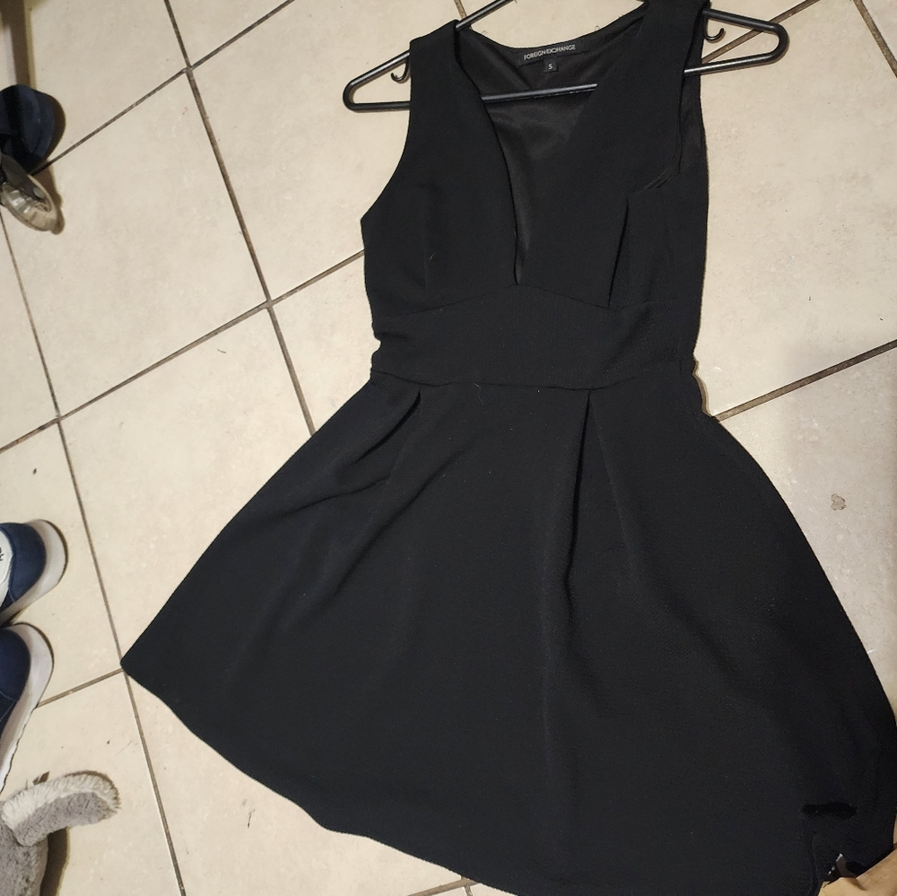 Elegant Black Sleeveless Dress